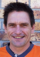 Click op die foto om vir Charlie 'n mail te stuur